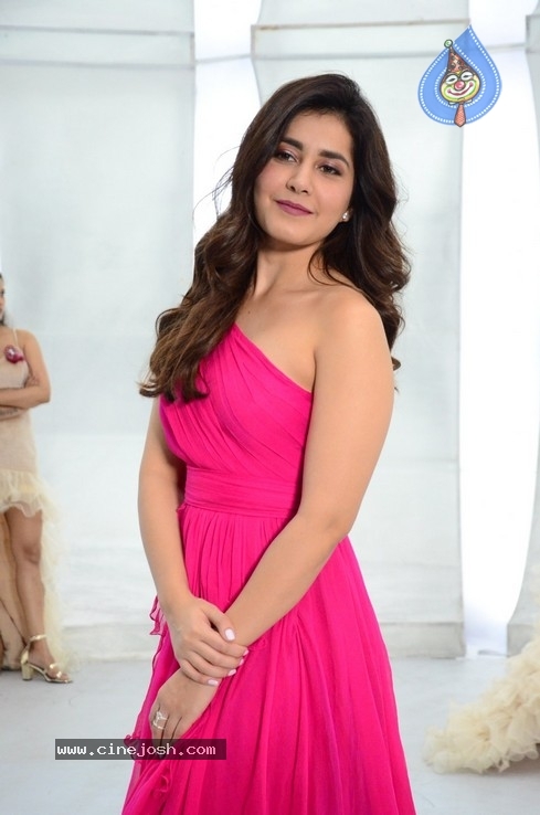 Rashi Khanna Stills - 3 / 19 photos