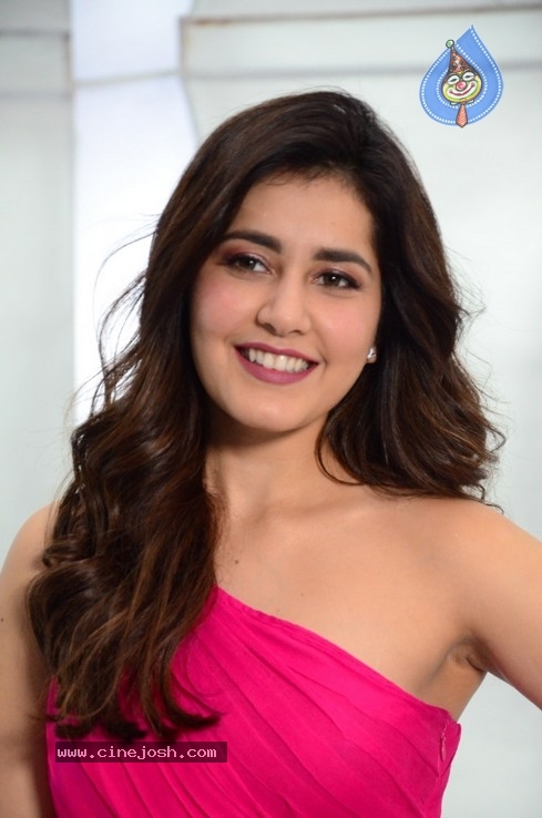 Rashi Khanna Stills - 8 / 19 photos