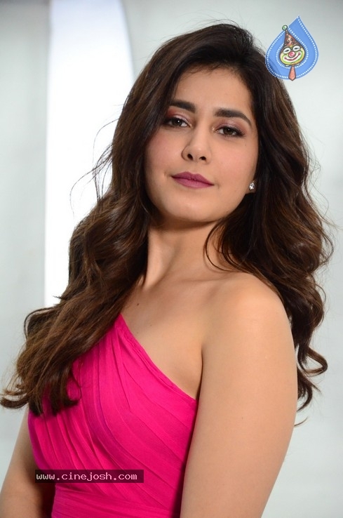 Rashi Khanna Stills - 15 / 19 photos