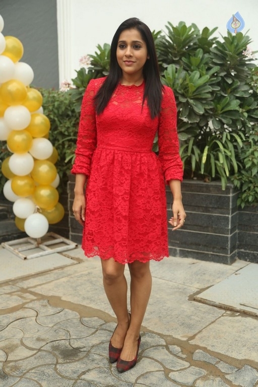 Rashmi Gautam Latest Photos - 6 / 21 photos