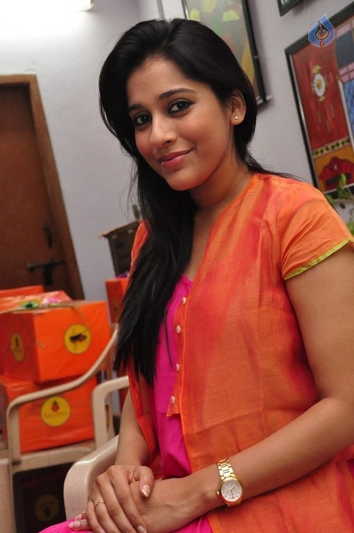 Rashmi Gautam Latest Pics - 15 / 42 photos