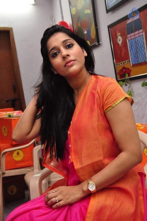 Rashmi Gautam Latest Pics - 20 / 42 photos