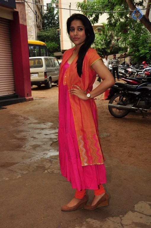 Rashmi Gautam Latest Pics - 21 / 42 photos