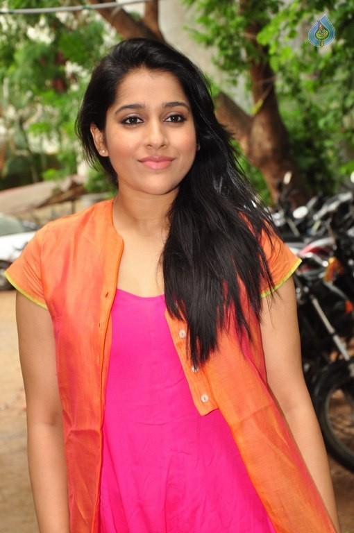 Rashmi Gautam Latest Pics - 23 / 42 photos