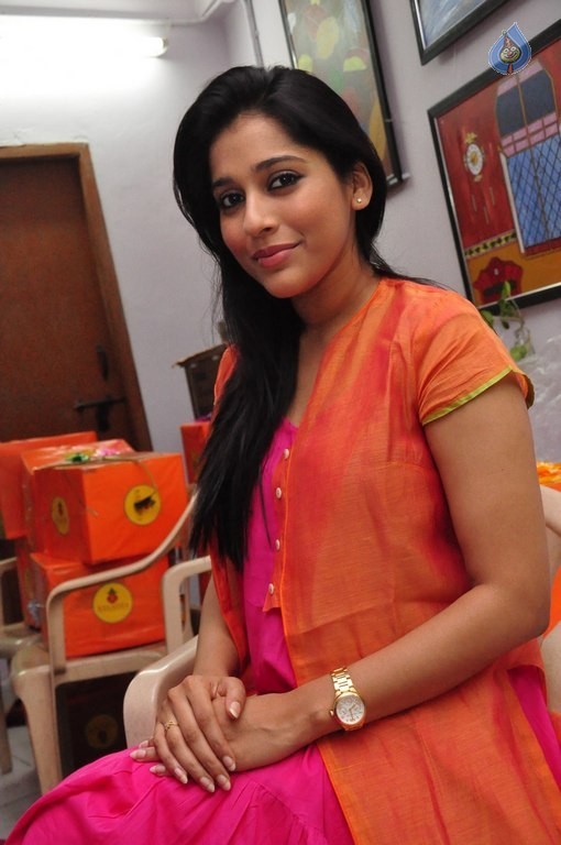 Rashmi Gautam Latest Pics - 42 / 42 photos