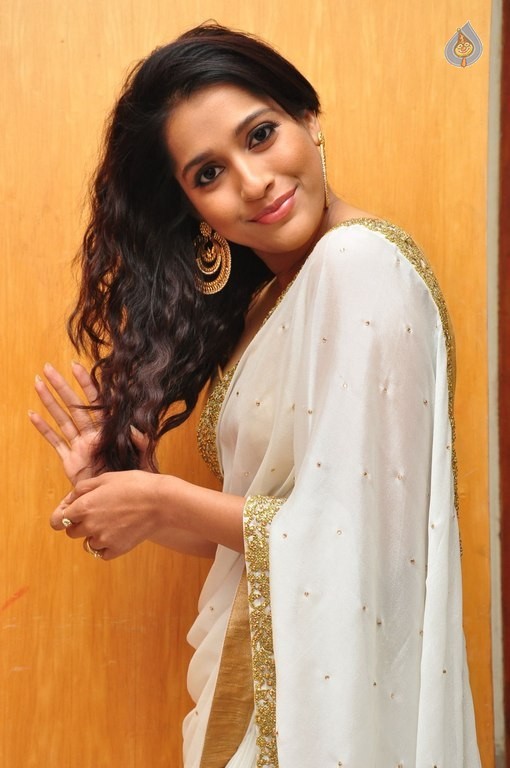 Rashmi Gautam Latest Pics - 13 / 42 photos