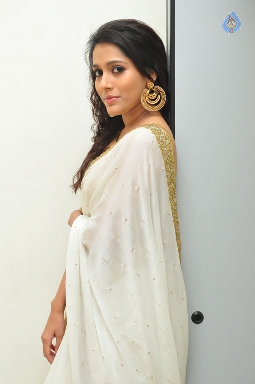 Rashmi Gautam Latest Pics - 34 / 42 photos