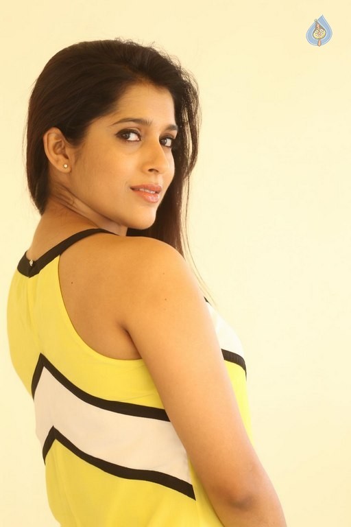 Rashmi Gautam New Pics - 26 / 42 photos