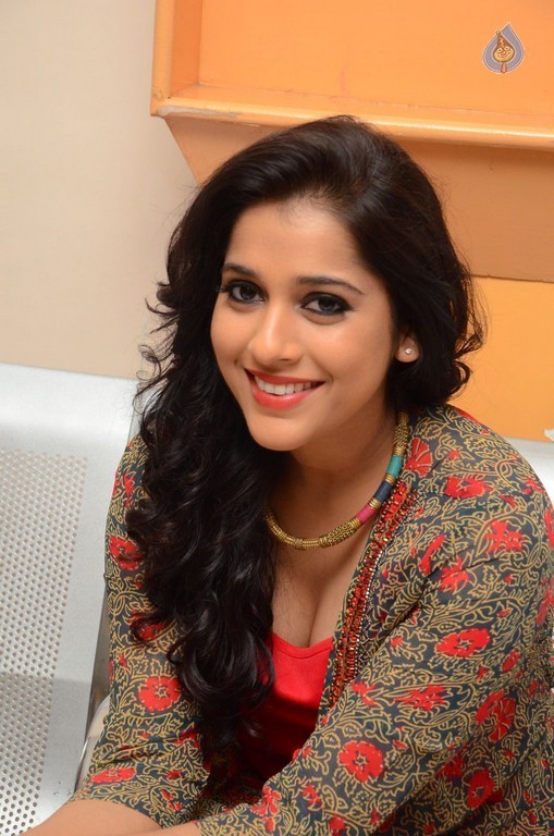Rashmi Gautam New Stills - 4 / 39 photos