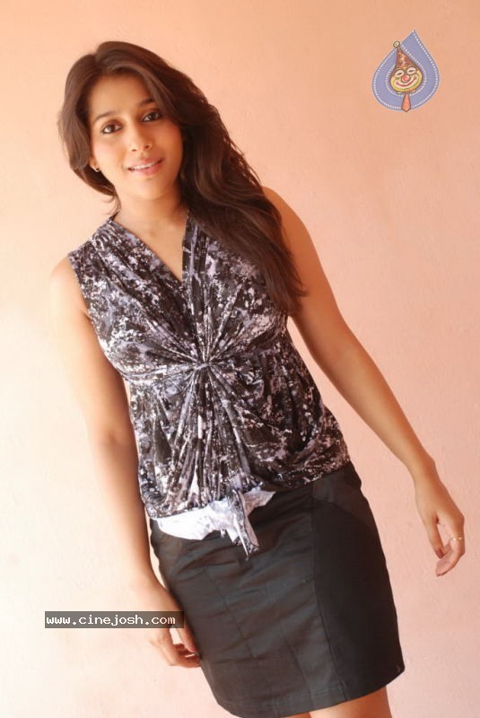 Rashmi Gautam Stills - 20 / 51 photos