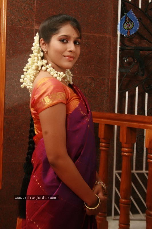 Rashmi Gautam Stills - 21 / 51 photos