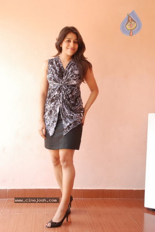Rashmi Gautam Stills - 26 / 51 photos
