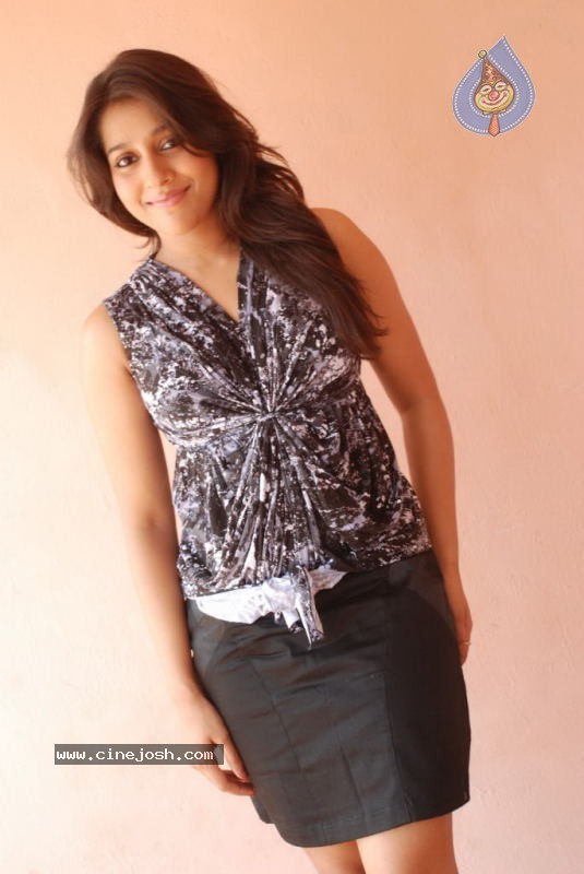 Rashmi Gautam Stills - 33 / 51 photos