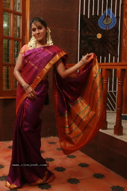 Rashmi Gautam Stills - 47 / 51 photos