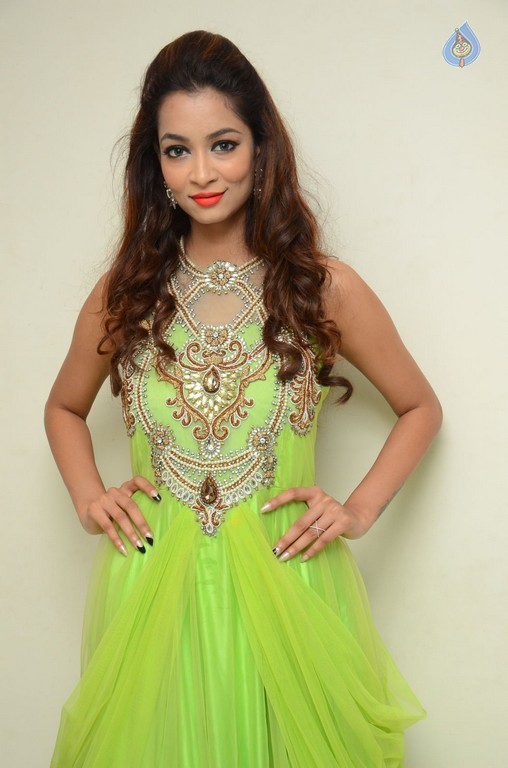 Rashmi Tagore New Pics - 9 / 17 photos