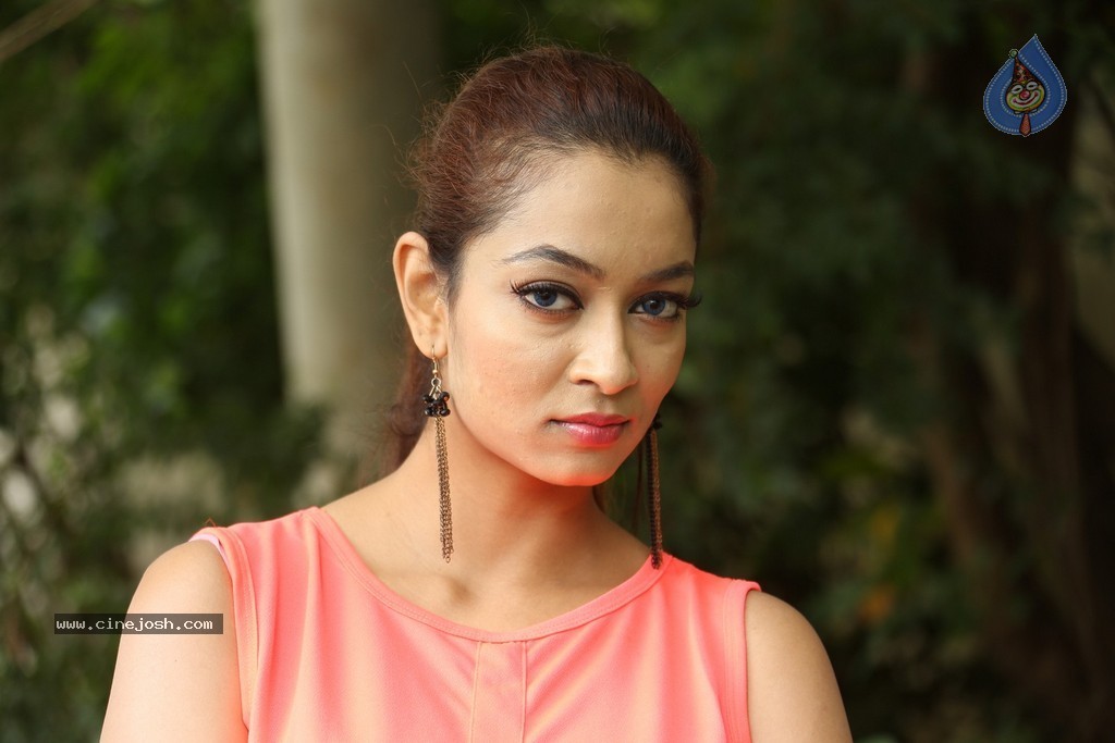 Rashmi Takoor Stills - 49 / 120 photos