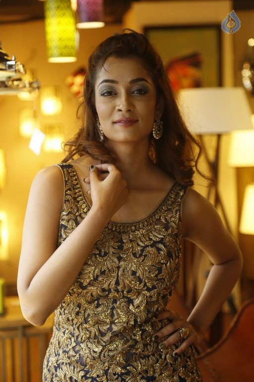 Rashmi Thakur Latest Photos - 9 / 58 photos