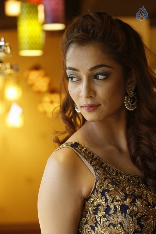 Rashmi Thakur Latest Photos - 16 / 58 photos