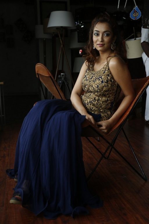Rashmi Thakur Latest Photos - 22 / 58 photos