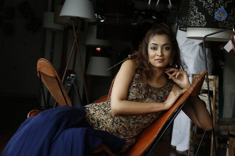 Rashmi Thakur Latest Photos - 23 / 58 photos