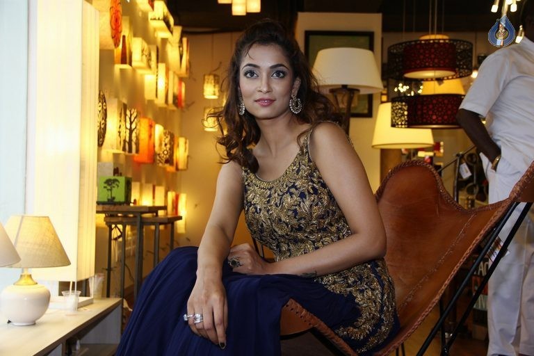 Rashmi Thakur Latest Photos - 24 / 58 photos