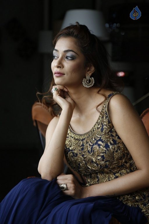 Rashmi Thakur Latest Photos - 29 / 58 photos