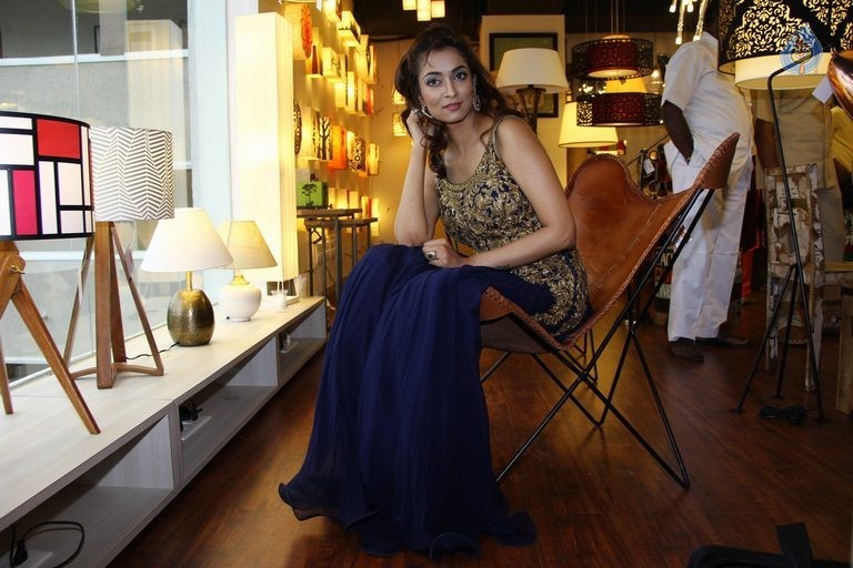 Rashmi Thakur Latest Photos - 36 / 58 photos
