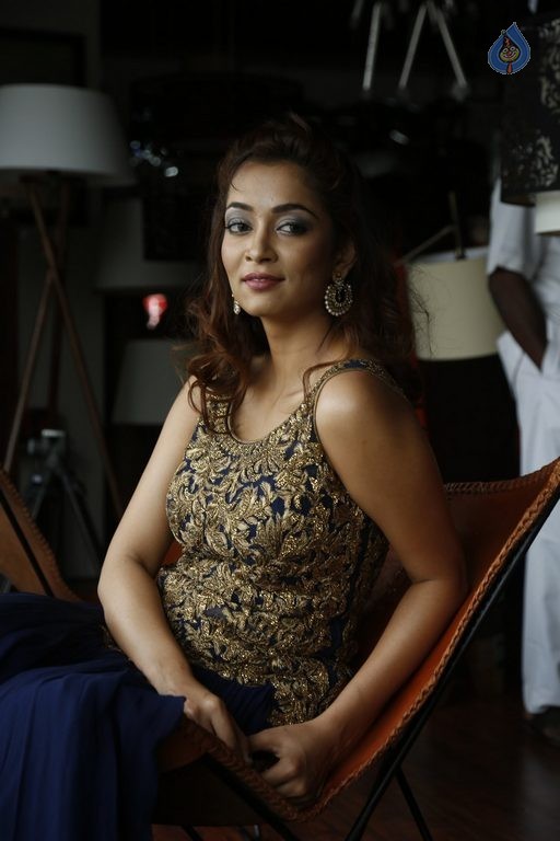 Rashmi Thakur Latest Photos - 37 / 58 photos