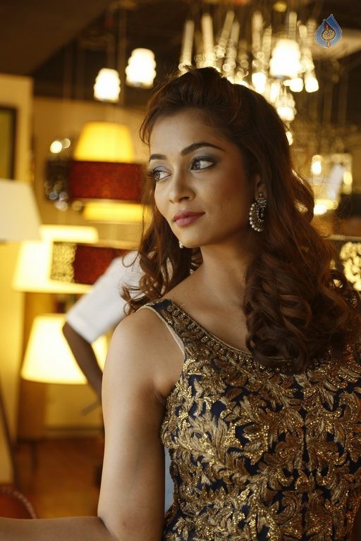 Rashmi Thakur Latest Photos - 46 / 58 photos