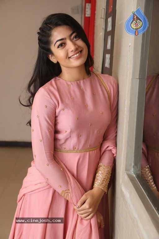 Rashmika Mandanna Latest Pics - 17 / 21 photos