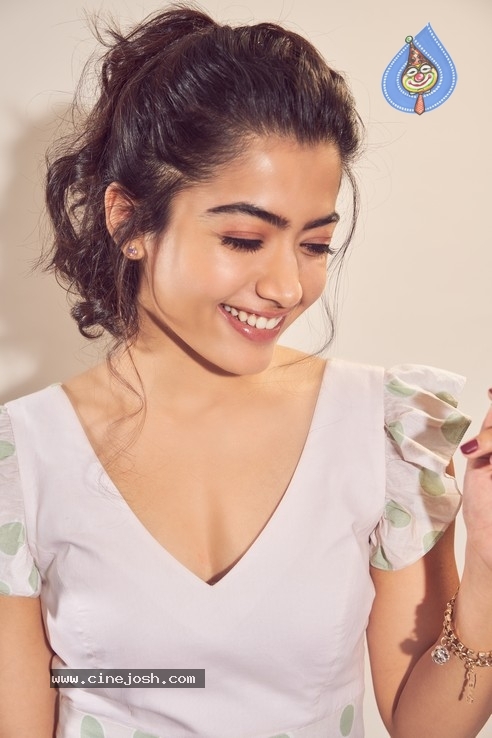 Rashmika New Stills - 5 / 8 photos