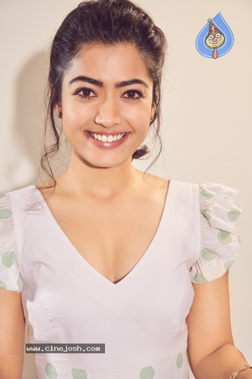 Rashmika New Stills - 8 / 8 photos