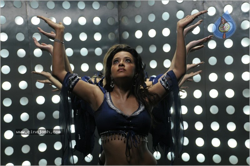 Reema Sen Spicy Stills In Yuganiki Okkadu  - 34 / 35 photos