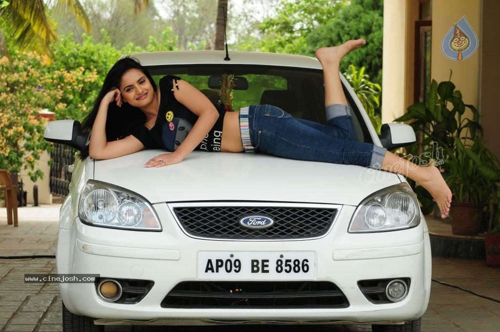Reetu Hot Photo Gallery - 6 / 47 photos