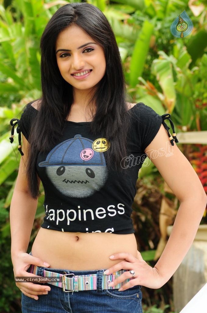 Reetu Hot Photo Gallery - 7 / 47 photos