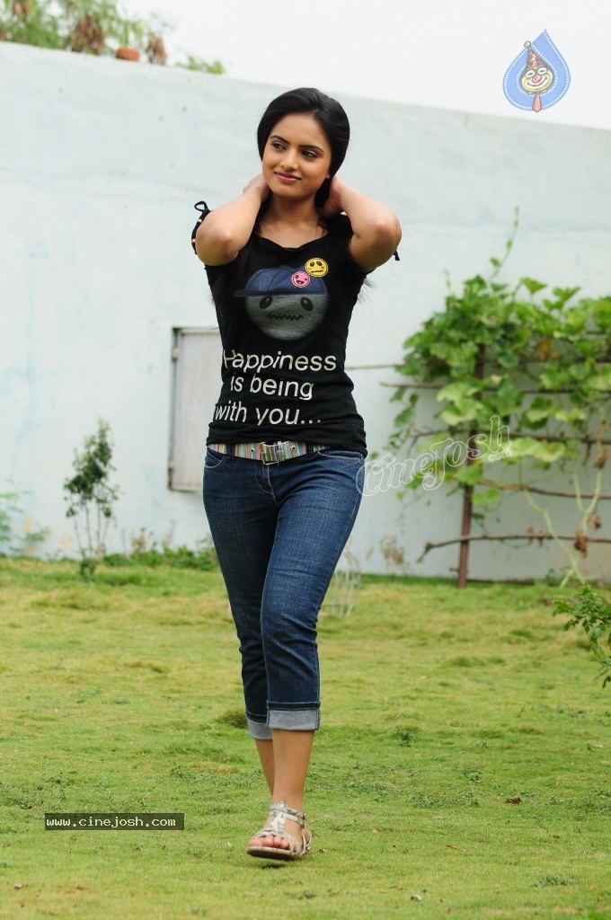 Reetu Hot Photo Gallery - 29 / 47 photos