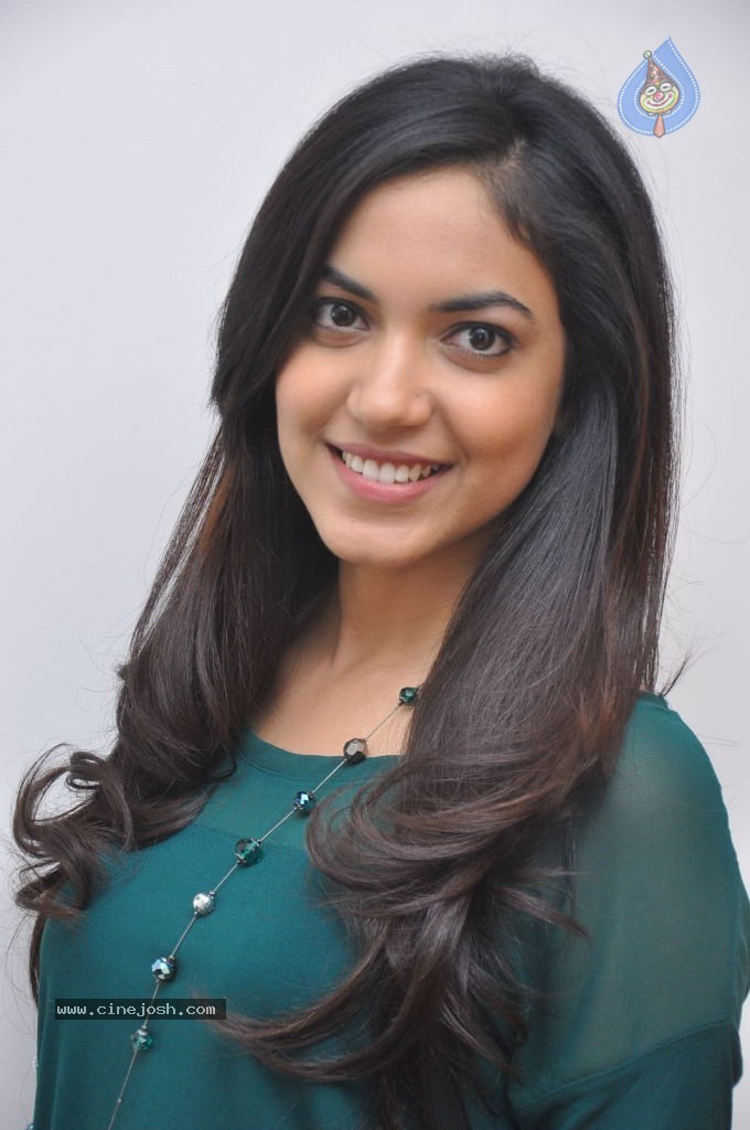 Reetu Varma Latest Pics - 16 / 47 photos