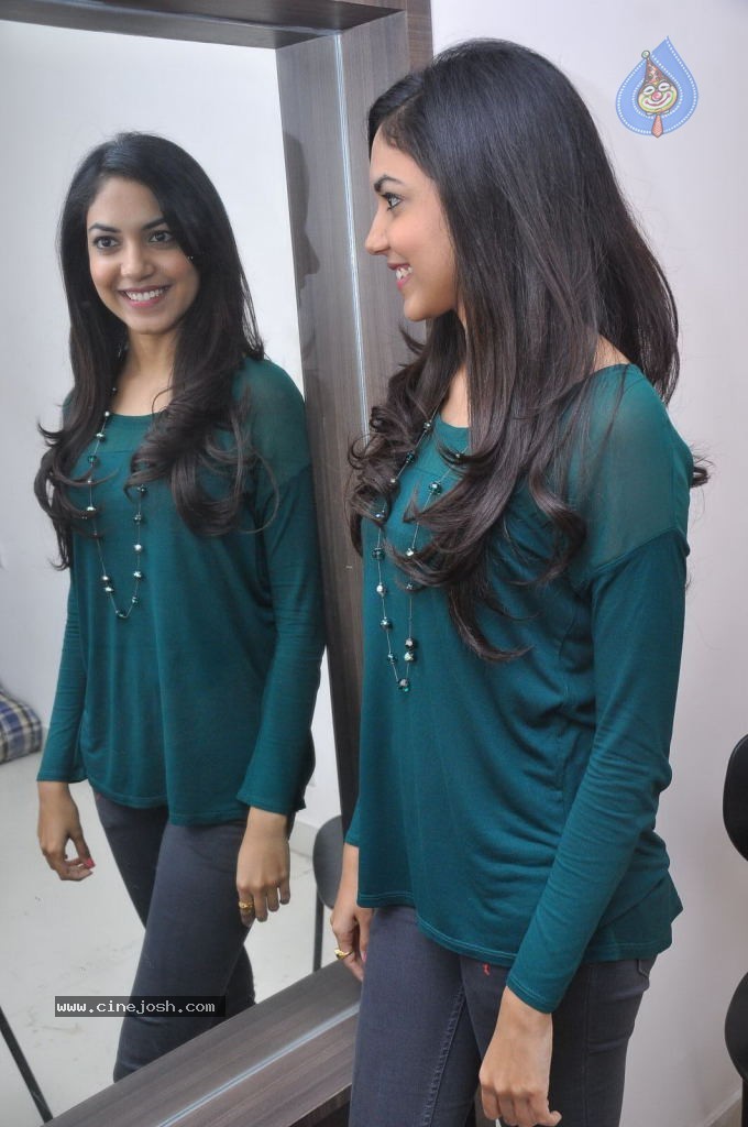 Reetu Varma Latest Pics - 21 / 47 photos
