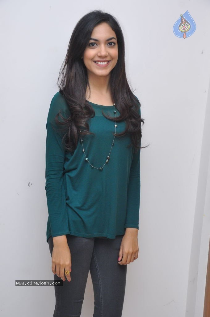 Reetu Varma Latest Pics - 37 / 47 photos