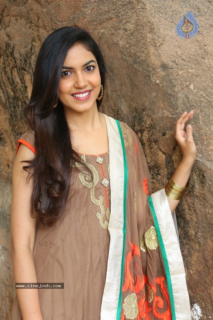 Reetu Varma Latest Stills - 8 / 58 photos
