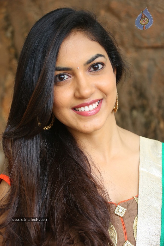 Reetu Varma Latest Stills - 11 / 58 photos