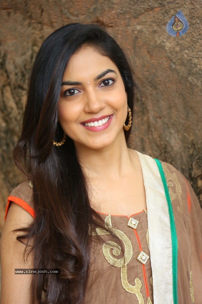 Reetu Varma Latest Stills - 14 / 58 photos