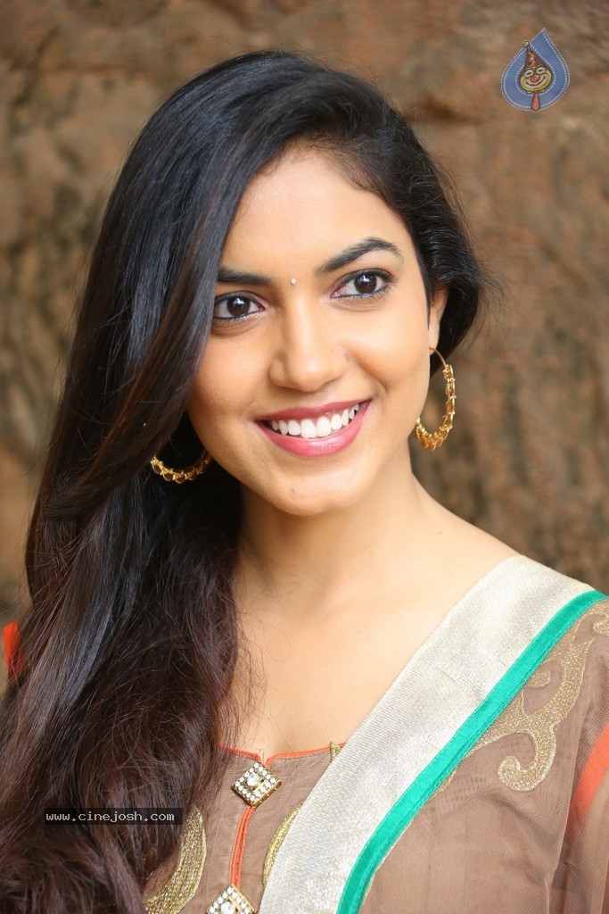 Reetu Varma Latest Stills - 26 / 58 photos
