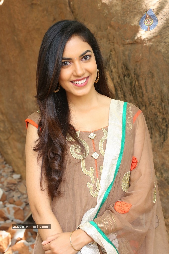 Reetu Varma Latest Stills - 28 / 58 photos
