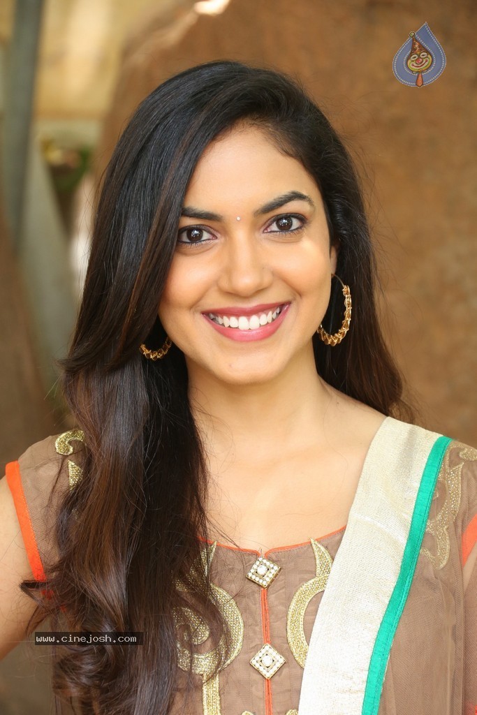 Reetu Varma Latest Stills - 32 / 58 photos