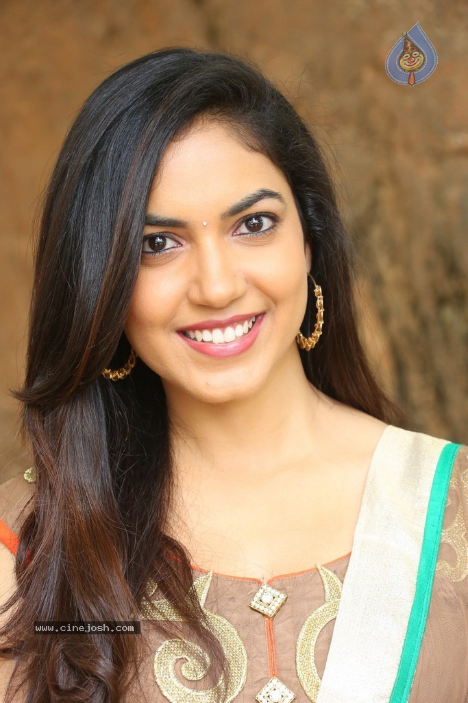Reetu Varma Latest Stills - 33 / 58 photos