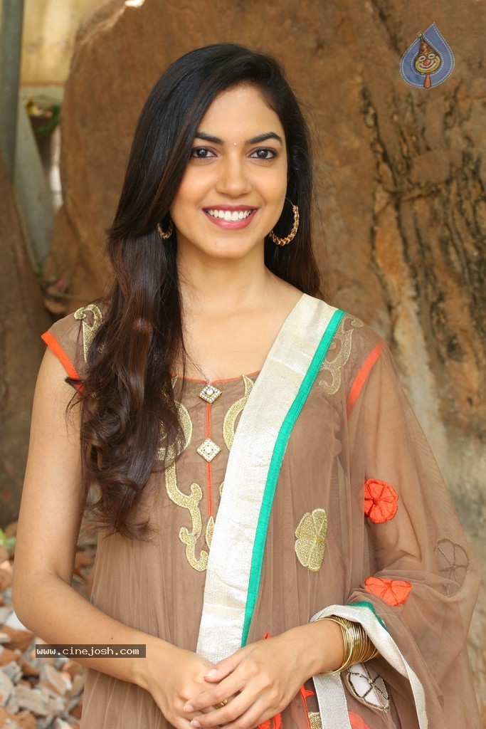 Reetu Varma Latest Stills - 34 / 58 photos