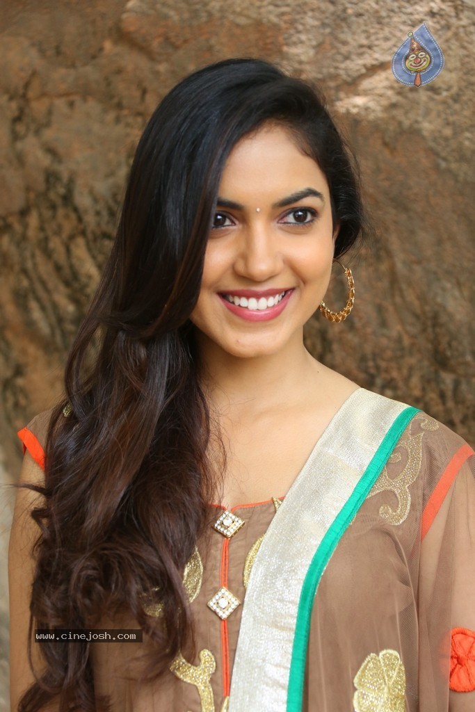 Reetu Varma Latest Stills - 35 / 58 photos