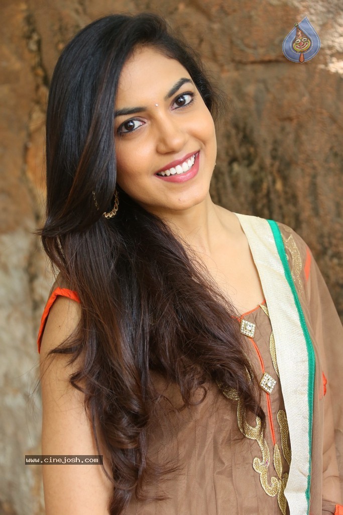 Reetu Varma Latest Stills - 41 / 58 photos