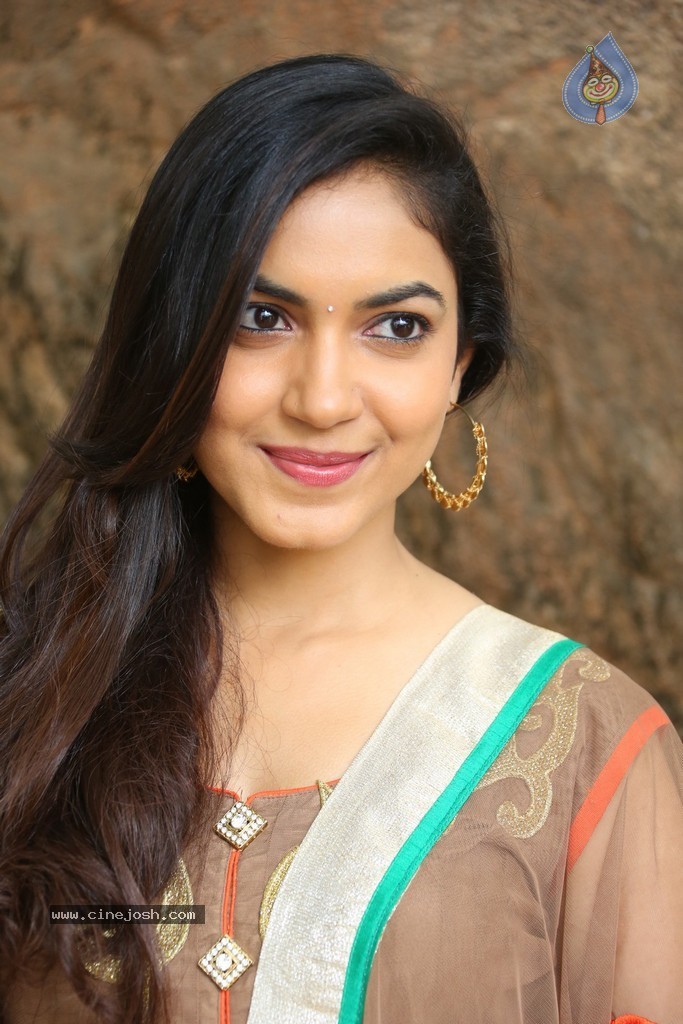 Reetu Varma Latest Stills - 43 / 58 photos